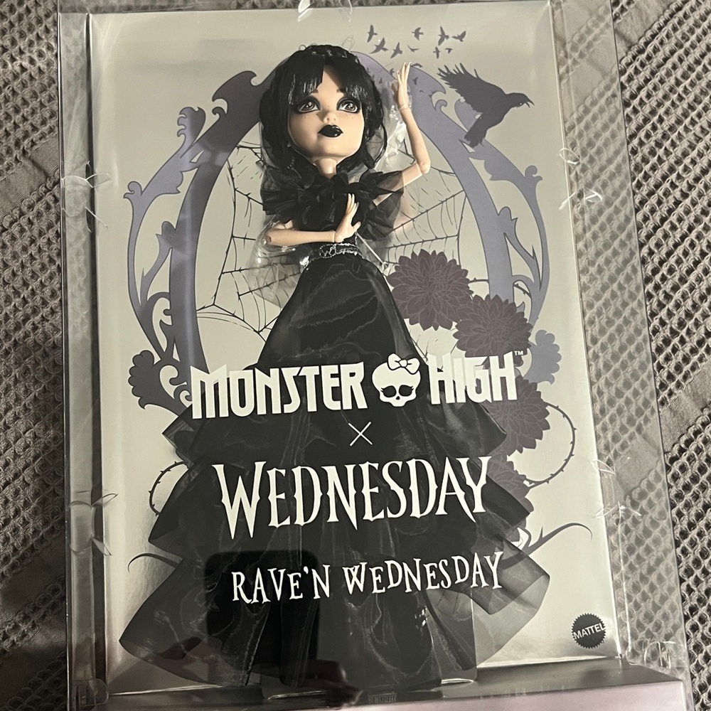 Monster High Wednesday Rave-N Wednesday Doll - Picture 4 of 14